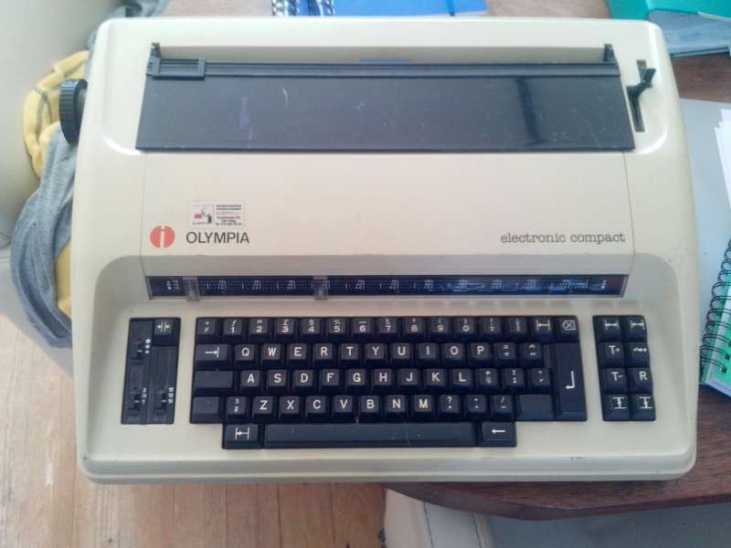 Olympia electronic compact typemachine